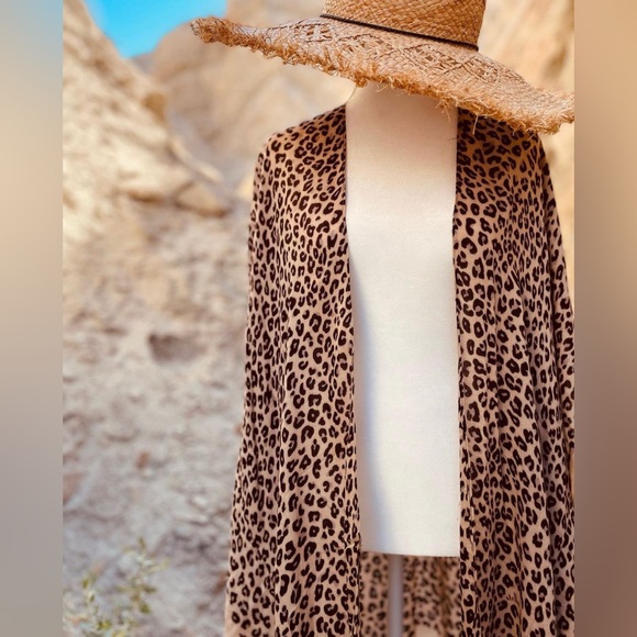 Festival/Beach/Poolside kimono in leopard print. - Picture 2 of 3